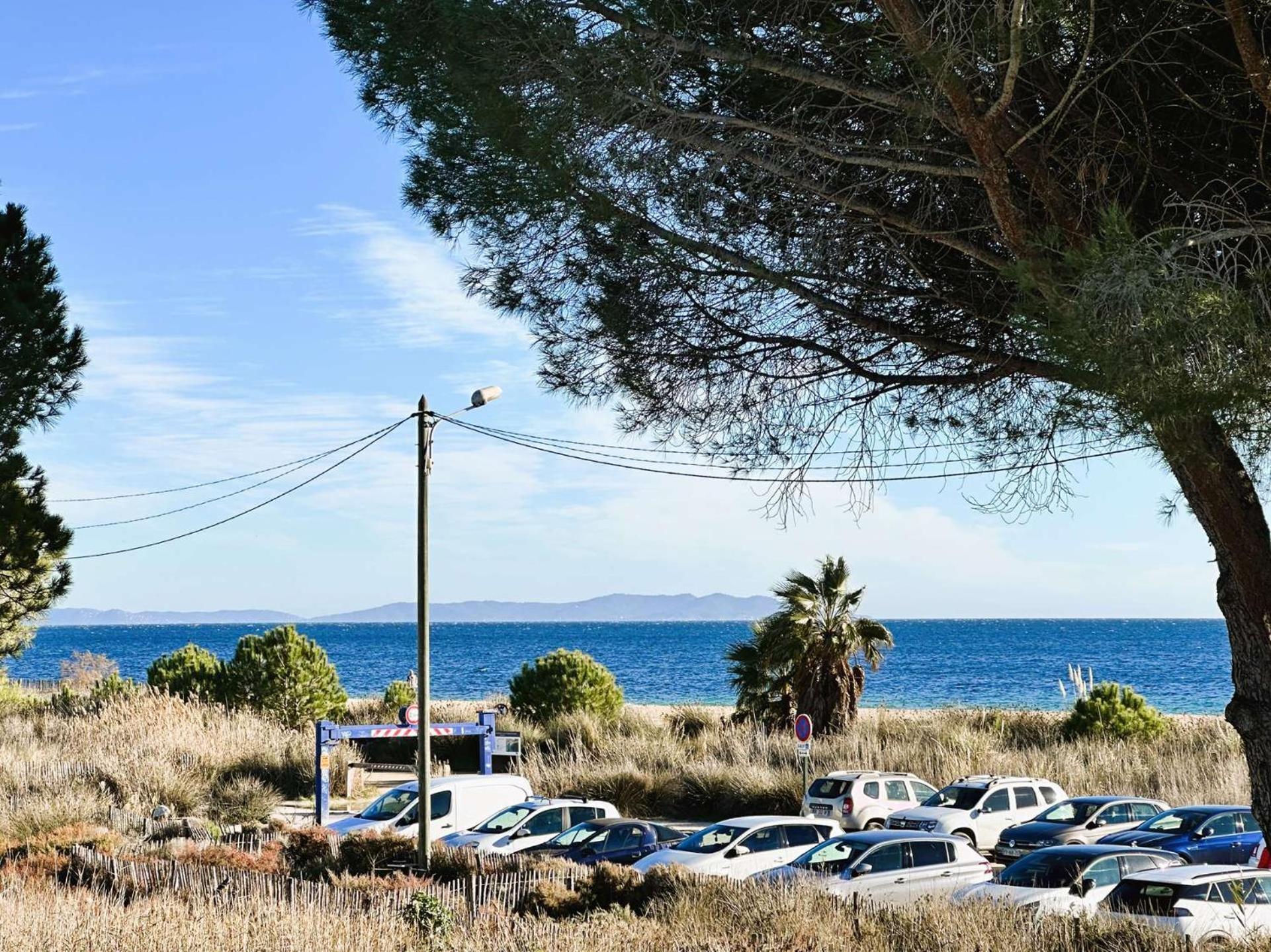 Hyevass Pour 4 Personnes Proche De La Des Salins Situe A Appartement